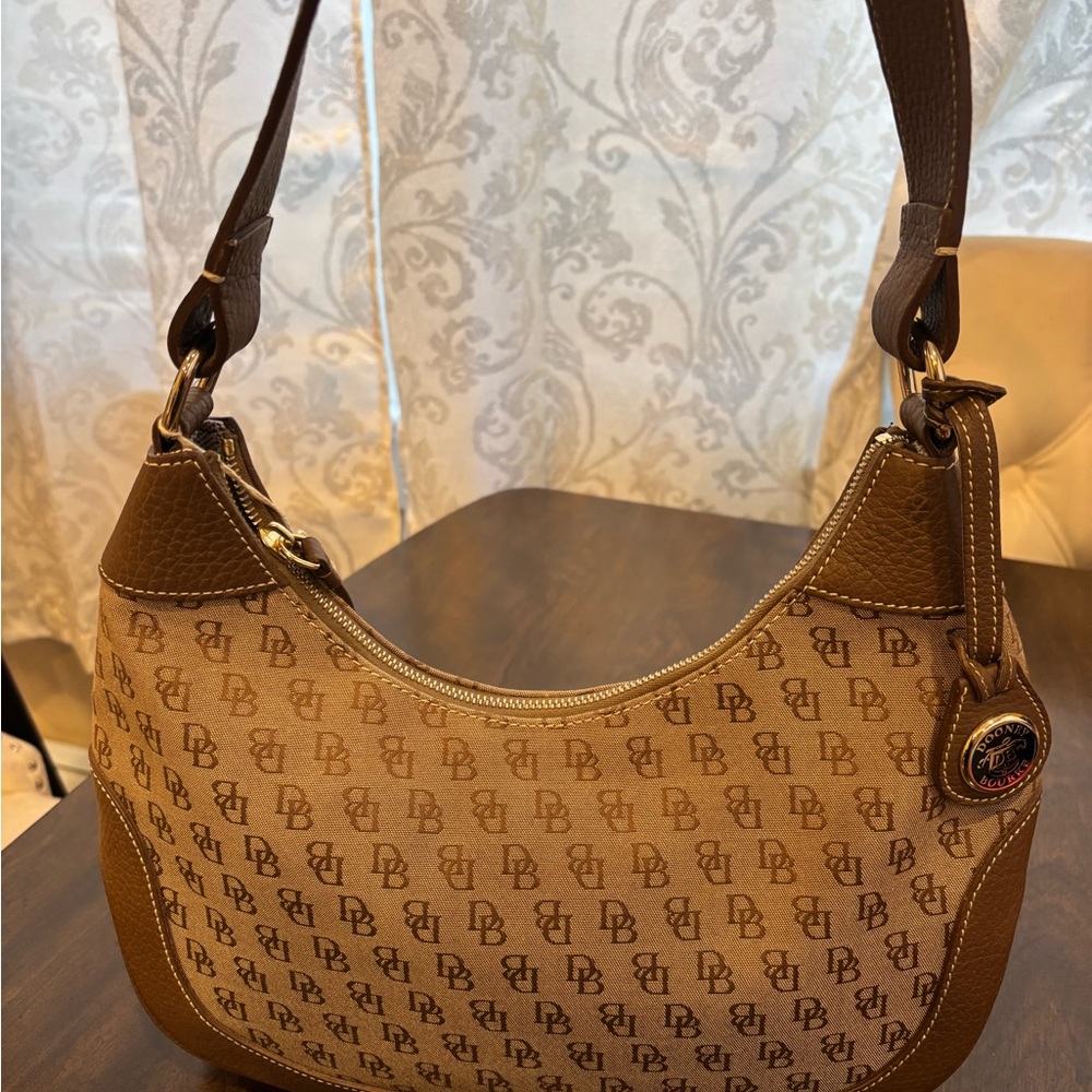 ❌SOLD❌ Dooney & Bourke Shoulder Bag with Monogram